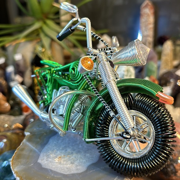 🔥SALE🔥 Wire Wrapped Motorcycle With A Crystal Headlight! Hand Made! - Picture 3 of 13